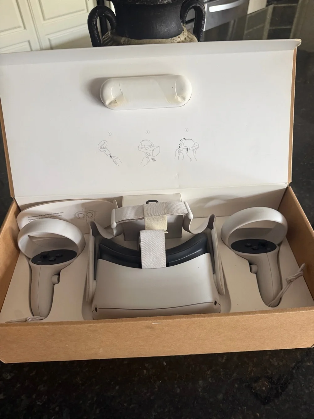 Oculus Quest 2 - Picture 2 of 8